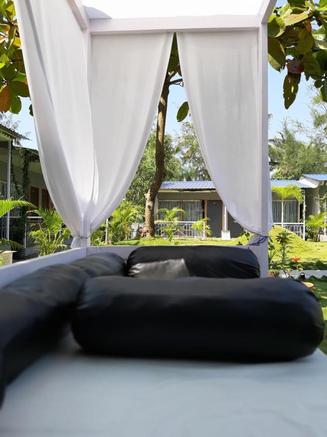 Treebo Lands End Beach Resort Морджим Экстерьер фото