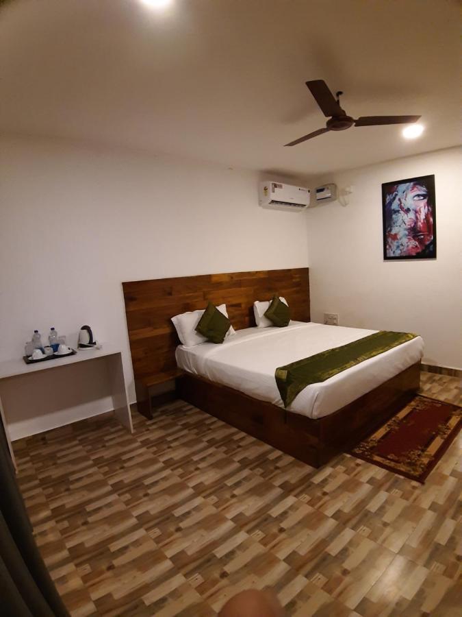 Treebo Lands End Beach Resort Морджим Экстерьер фото